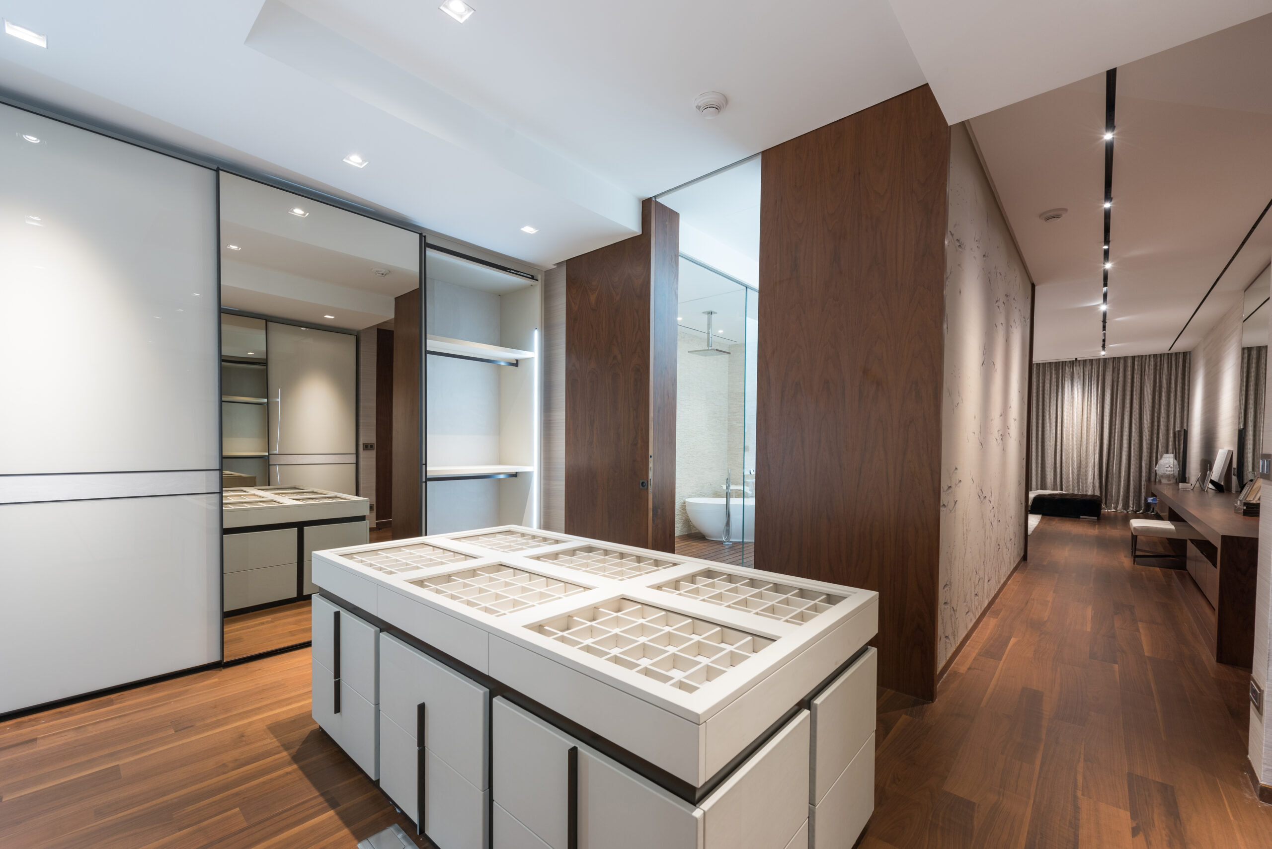 progetto arredamento jeddah furniture project - high end luxury walk in closet